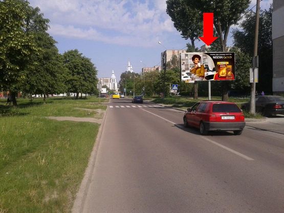 Фото рекламной плоскости по адресу Широкая ул., 85, возле ТЦ "ВАМ", супермаркета "Сильпо", "Watsons"