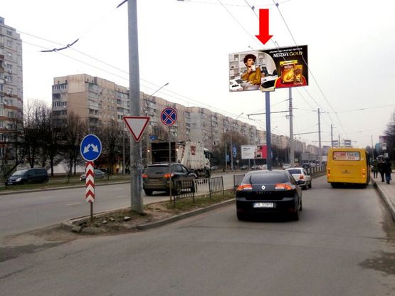 Фото рекламной плоскости по адресу Научная ул., 53, разделитель, возле супермаркета, в сторону Стрыйской ул.