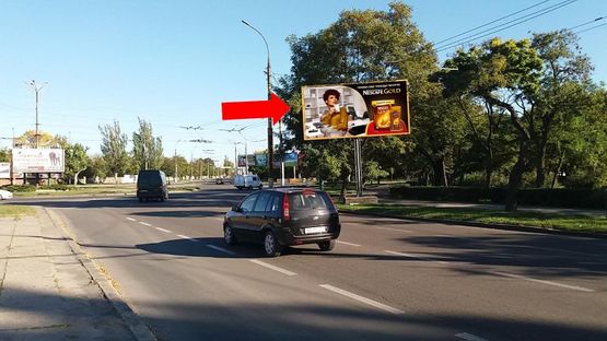 Фото рекламной плоскости по адресу Центральный пр. (бывш. Ленина пр.) / 10-я Слободская ул. (бывш. Луначарского ул.), из центра, возле АЗС "WOG", поворот на автовокзал