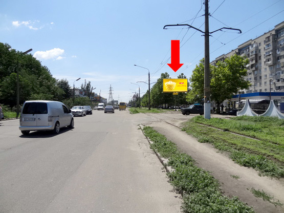 Фото рекламной плоскости по адресу Космонавтов ул., 142, возле супермаркетов "АТБ", "Watsons", в центр