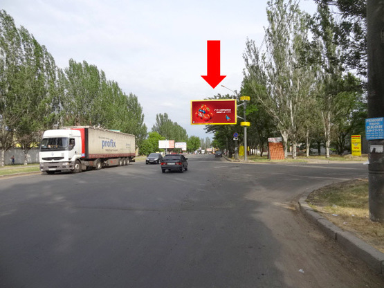 Фото рекламной плоскости по адресу Херсонское шоссе / Чорновола ул. (бывш. Гмырева ул.), возле Николаевского хлебозавода №1, из центра (флажок)