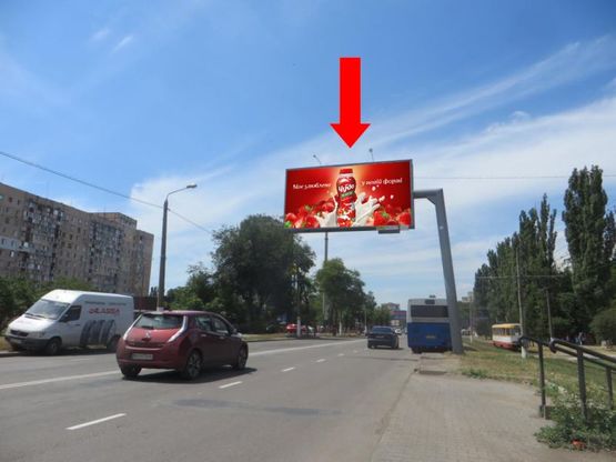 Фото рекламной плоскости по адресу Добровольского пр., 145, возле ресторана "McDonald's", в центр