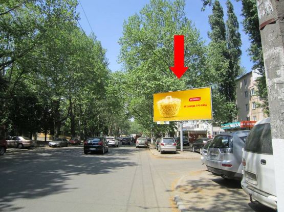 Фото рекламної площини за адресою Филатова ул., 68, возле супермаркета "Два шага", в сторону пл. Независимости