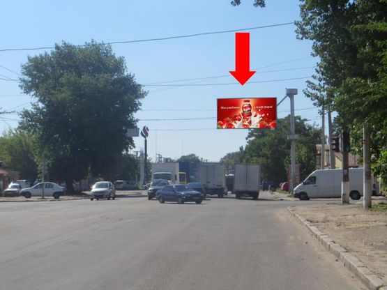 Фото рекламної площини за адресою Столбовая ул., 30 / Степная ул., возле АЗС "Socar", из центра (флажок)