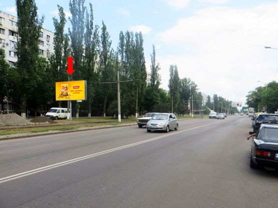 Фото рекламної площини за адресою Добровольского пр., 139, возле ресторана "McDonald's", из центра