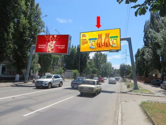 Фото рекламної площини за адресою Краснова ул., 3, возле банка "Пивденный", из центра