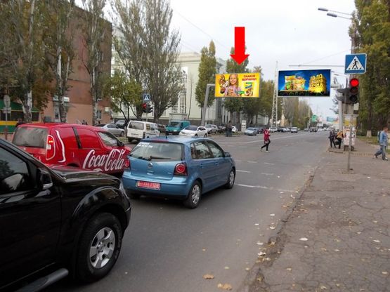 Фото рекламної площини за адресою Краснова ул., 3, возле банка "Пивденный", в центр