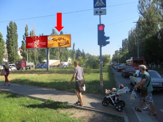 Фото рекламної площини за адресою Небесной Сотни пр. (бывш. Жукова пр.), 4В, разделитель, в центр, правая