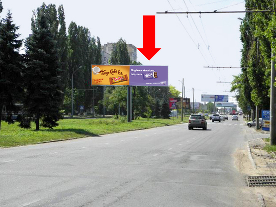 Фото рекламної площини за адресою Небесной Сотни пр. (бывш. Жукова пр.), 4В, разделитель, из центра, правая