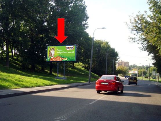 Фото рекламной плоскости по адресу Князя Владимира ул., 64, в сторону Шухевича ул.