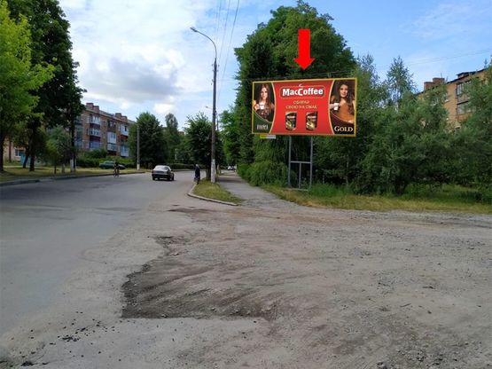 Фото рекламної площини за адресою Героев Небесной Сотни ул. (бывш. Маркса ул.), 90 / Бандеры ул (бывш. Ватутина ул.), возле магазина "Ромашка"