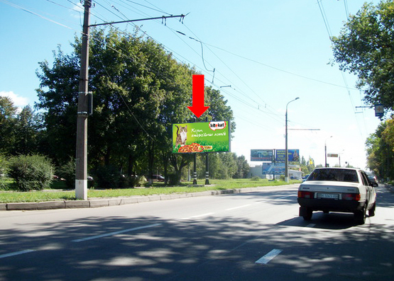 Фото рекламной плоскости по адресу Белопольский шлях ул. / Черниговская ул., возле АЗС "ОККО", автосалона "Артмотор", в центр