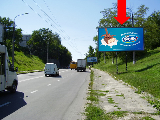 Фото рекламной плоскости по адресу Харитоненко ул. (бывш. Краснозвездная ул.) / Героев Крут ул. (бывш. Черепина ул.)