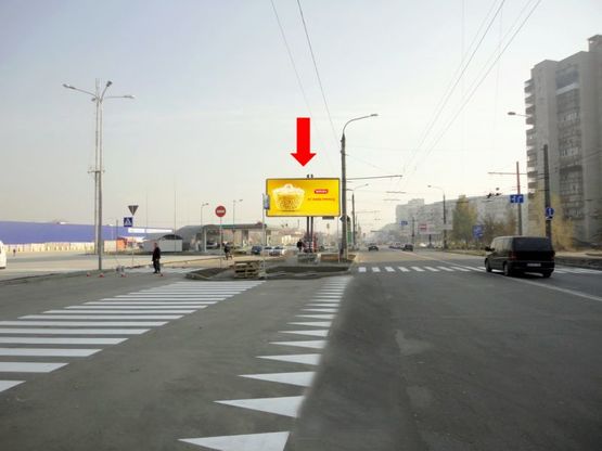 Фото рекламной плоскости по адресу Героев Крут ул. (бывш. Черепина ул.) / Лушпы пр., возле супермаркета "Эпицентр"