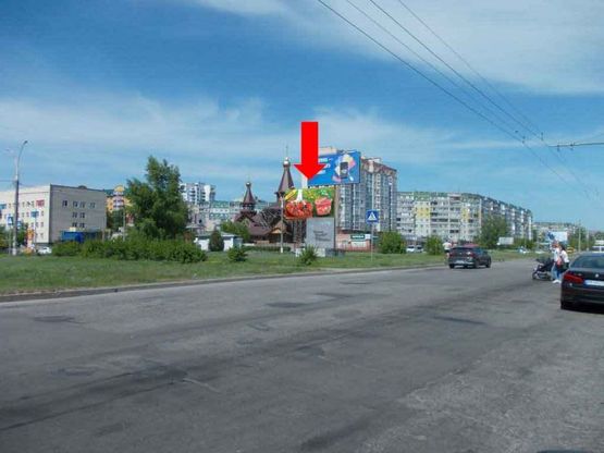 Фото рекламної площини за адресою Лушпы пр. / Сирко ул. (бывш. Коротченко ул.), разделитель, возле ТРЦ "Лавина", супермаркетов "Сильпо", "Эльдорадо", из центра, нижняя