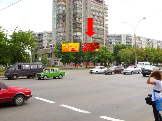 Фото рекламной плоскости по адресу Харьковская ул., 1, возле ТРЦ "Мануфактура", супермаркетов "Сильпо", "Comfy", правая