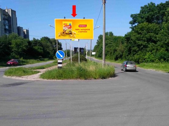 Фото рекламной плоскости по адресу Бережанская ул. / Троллейбусная ул., разделитель, из центра