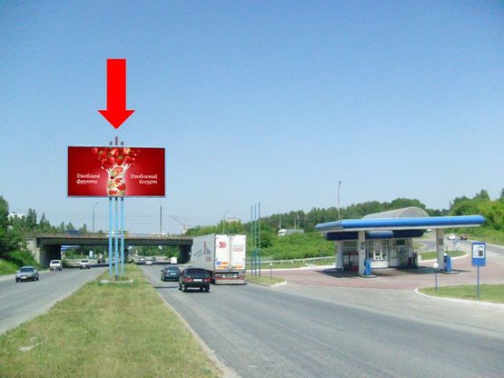 Фото рекламной плоскости по адресу Будного ул. / Микулинецкая ул., возле АЗС "Укр-Петроль", разделитель