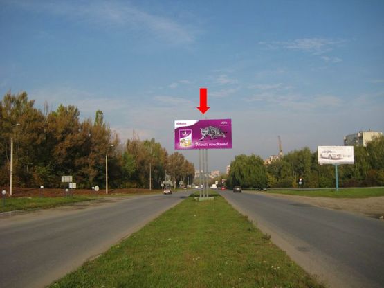 Фото рекламної площини за адресою Будного ул. / Микулинецкая ул., возле АЗС "Укр-Петроль", разделитель