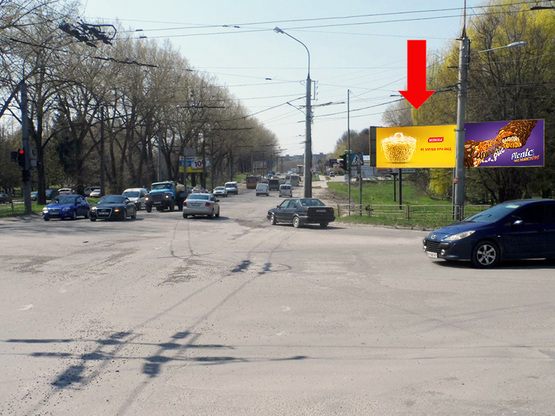 Фото рекламной плоскости по адресу Злуки пр. / 15-го Апреля ул., возле ТЦ "Мандарин", супермаркета "Сильпо", в центр, левая