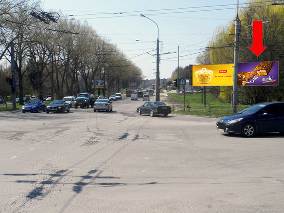 Фото рекламной плоскости по адресу Злуки пр. / 15-го Апреля ул., возле ТЦ "Мандарин", супермаркета "Сильпо", в центр, правая