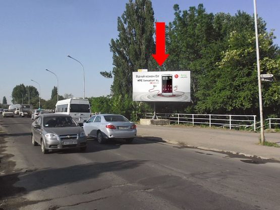 Фото рекламной плоскости по адресу Шумная ул., транспортный мост, в сторону вокзала