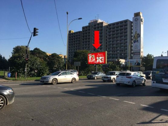 Фото рекламной плоскости по адресу Минайская ул. - пр. Свободы, пл. Кирилла и Мефодия, возле отеля "Закарпаття", на светофоре, из центра