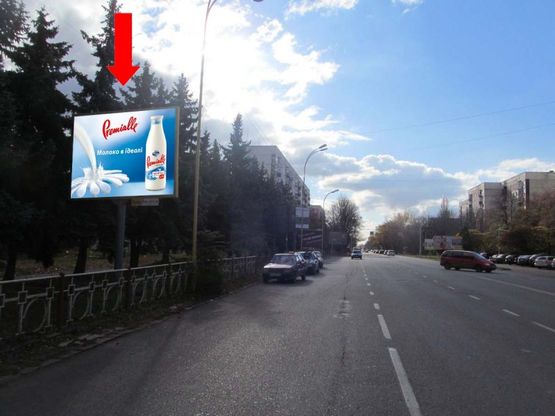 Фото рекламной плоскости по адресу Минайская ул. / пл. Кирилла и Мефодия, возле отеля "Закарпатье-Интурист", из центра