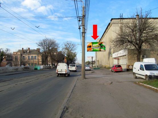 Фото рекламной плоскости по адресу Батожская ул. (бывш. Кирова ул.), 8, напротив, из центра