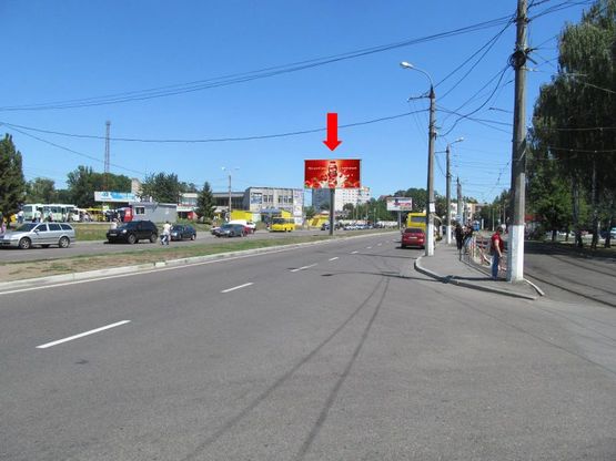 Фото рекламной плоскости по адресу Барское шоссе / Хмельницкое шоссе, разделитель, возле супермаркета "Фуршет", рынка "Западный", в центр