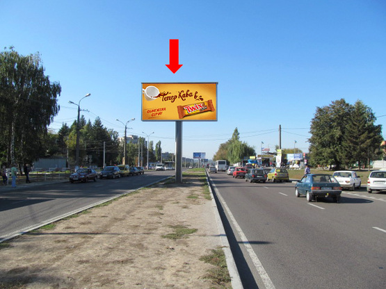 Фото рекламной плоскости по адресу Барское шоссе / Хмельницкое шоссе, разделитель, возле супермаркета "Фуршет", рынка "Западный", из центра