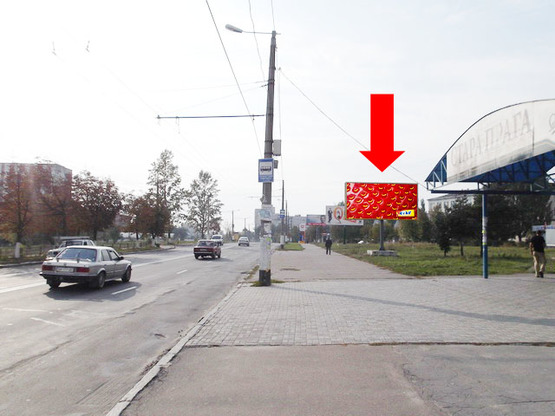 Фото рекламной плоскости по адресу Чудновская ул. (бывш. ул. Черняховского), 100, возле Инженерно-Технологического Института, на светофоре