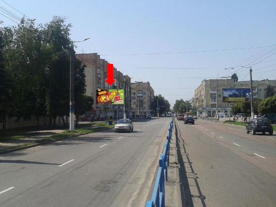 Фото рекламной плоскости по адресу Киевская ул. / пер. Вацковский, , напротив ТРЦ "Глобал", супермаркетов Фокстрот, Эльдорадо, Комфи, Караван, в центр