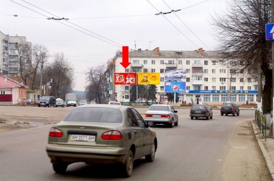 Фото рекламной плоскости по адресу Победы ул. / ул. Короленко, пл. Короленко, левый, на светофоре