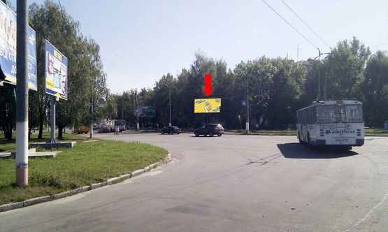 Фото рекламной плоскости по адресу Привокзальная пл., 5, в сторону центра