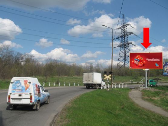 Фото рекламной плоскости по адресу Магистральная ул., 94 возле ж/д переезда, из центра