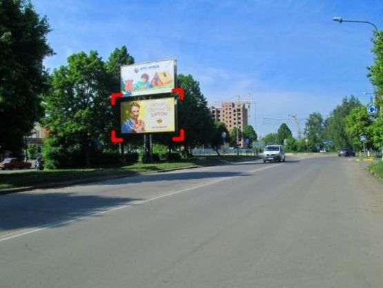 Фото рекламной плоскости по адресу вул. Мазепи – Довженка, знизу