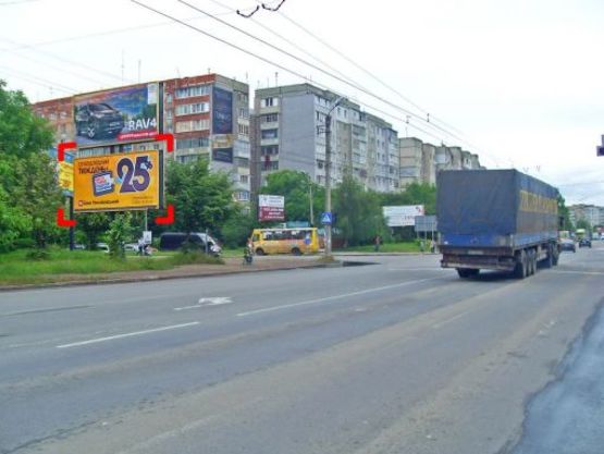 Фото рекламной плоскости по адресу вул. Івасюка, 28, знизу