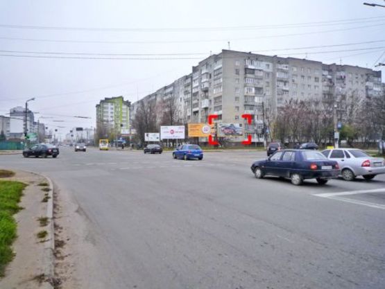 Фото рекламной плоскости по адресу вул. Івасюка – Вовчинецька, справа