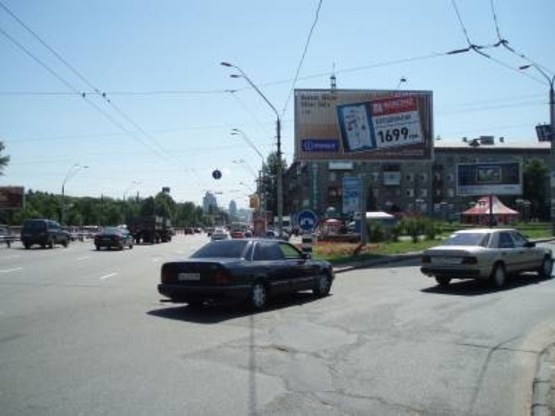 Фото рекламной плоскости по адресу Победы проспект, съезд/выезд на Вадима Гетьмана (Индустриальная) ул. (путепровод М"Шулявская")