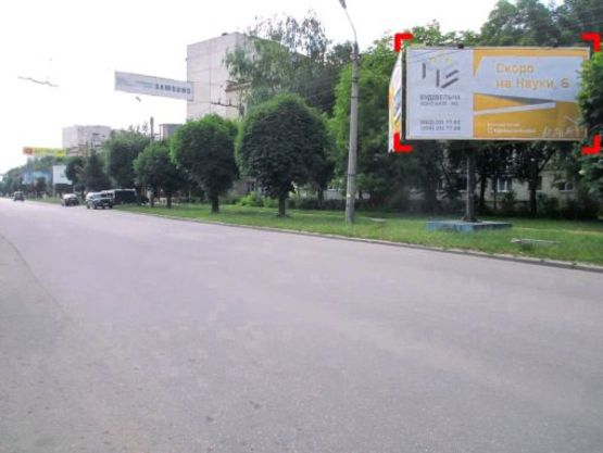 Фото рекламной плоскости по адресу вул. Комарова, 6