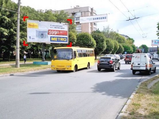 Фото рекламной плоскости по адресу вул. Комарова, 6