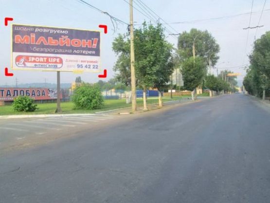 Фото рекламной плоскости по адресу вул. Хотинська (біля ТЦ "Епіцентр"), місце 3