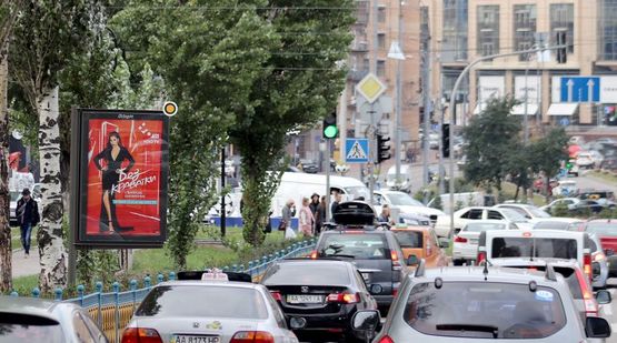 Фото рекламної площини за адресою Леси Украинки бул. БЦ Парус, разделитель