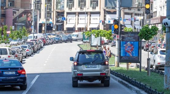 Фото рекламной плоскости по адресу Бассейная ул. разделитель (3)
