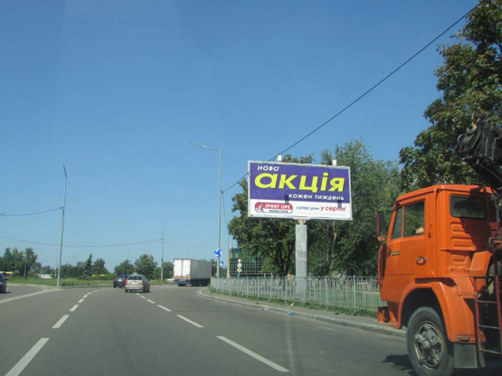 Фото рекламної площини за адресою Митрополита Андрея Шептицького (Луначарського), 7 напроти, рух до площі Пантелеймона Куліша (Луначарського)