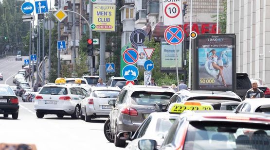 Фото рекламной плоскости по адресу Бассейная ул. ТРЦ Гулливер