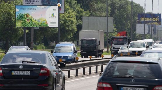 Фото рекламной плоскости по адресу Столичное шоссе, 1,4км к Южному мосту, из Киева