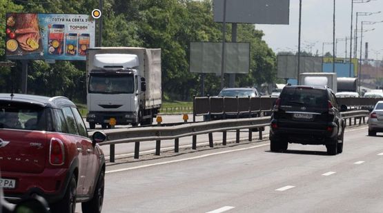 Фото рекламной плоскости по адресу Столичное шоссе, остановка "Цементный завод",из Киева