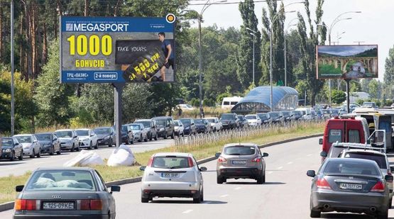 Фото рекламной плоскости по адресу Старобориспольская ул., разделитель, в сторону м.Бориспольская